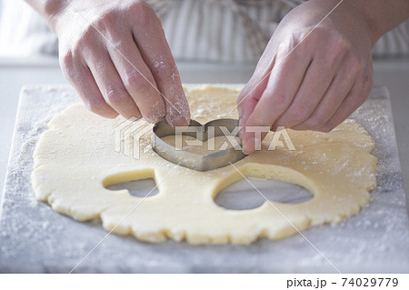 クッキー作り 74029779
