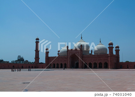 Prayer Hall of Badshahi or Imperial Mosque, Lahore Pakistan 74031040