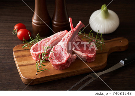 ラムチョップ　生肉 74031248