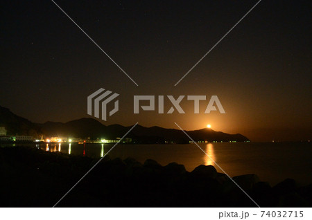 月夜の海 74032715