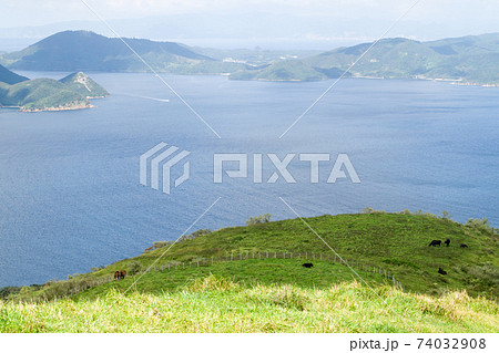 知夫里島から眺めた島前カルデラの景色 74032908
