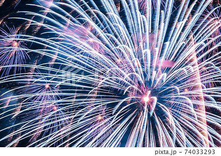 夜を彩る大花火 クローズアップ の写真素材 夜を彩る大花火 クローズアップ の写真素材