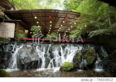 貴船の川床 74033612