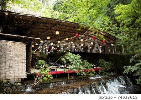 貴船の川床 74033615