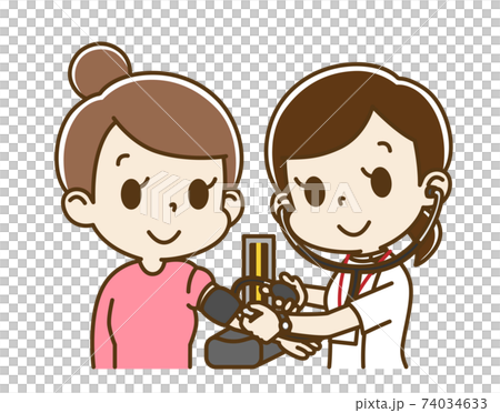 年輕女子從一名女護士接受血壓測量 74034633