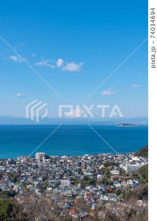 仙元山の山頂から見た富士山 74034694