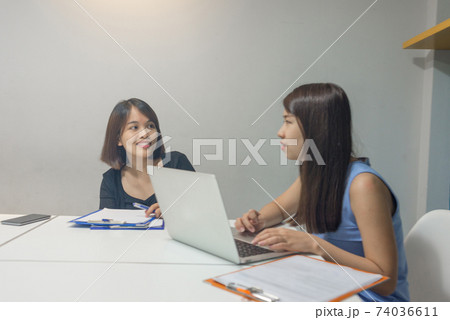 Asian business team working together in the office Asian business team working together in the office 74036611