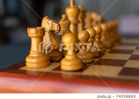 チェス盤とチェスの駒 チェス盤とチェスの駒 74038669