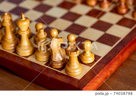 チェス盤とチェスの駒 74038798
