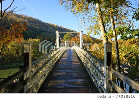 秋 神居大橋 神居古潭 北海道 旭川市 神居町 74038816