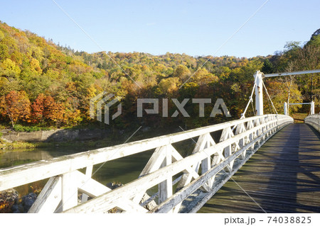 秋 神居大橋 神居古潭 北海道 旭川市 神居町 秋 神居大橋 神居古潭 北海道 旭川市 神居町 74038825