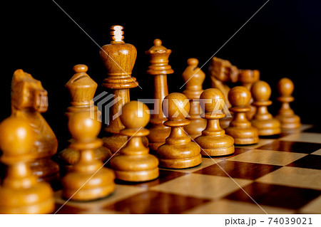 チェス盤とチェスの駒 チェス盤とチェスの駒 74039021