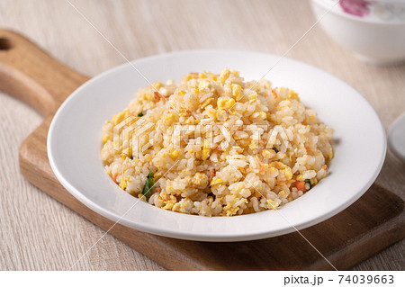 チャーハン ご飯炒め 焼き飯 74039663