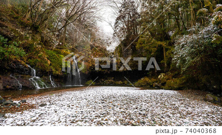 雪の陣馬の滝 雪の陣馬の滝 74040368