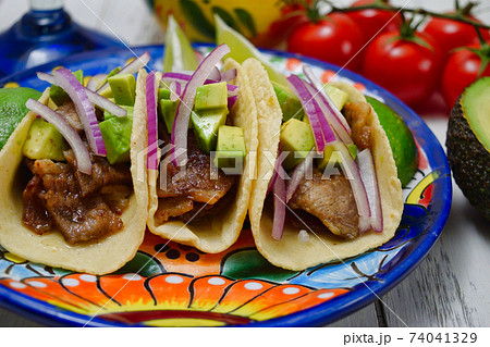 メキシコ料理のタコス Mexican tacos メキシコ料理のタコス Mexican tacos 74041329