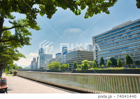 【大阪府】8月・真夏の北区　中之島の都市風景 74041440