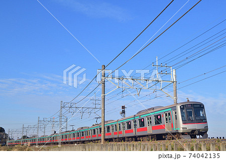 東武日光線南栗橋付近のカーブを行く東急電鉄5000系電車 東武日光線南栗橋付近のカーブを行く東急電鉄5000系電車 74042135