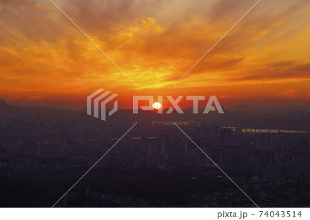 空 夕焼け 日没 74043514