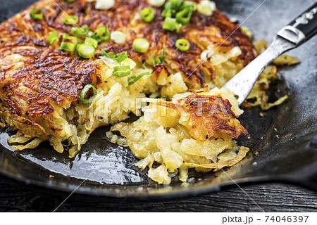 Traditional Swiss rosti hash browns as side dish with leek 74046397