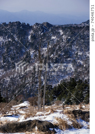 冬 山 雪景色 74046751