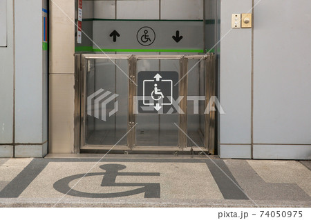 Elevator for people with disabilities Elevator for people with disabilities 74050975