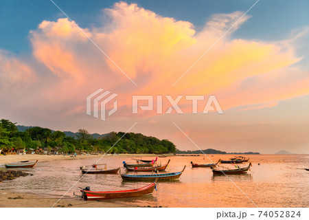 Fishing boats in lagoon 74052824