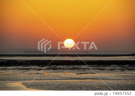 夕焼け 海 スポット 74057352