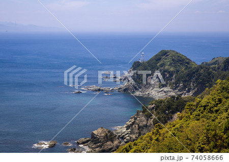 水尻展望台から見た佐田岬灯台(愛媛県伊方町)を望む地域景観 水尻展望台から見た佐田岬灯台(愛媛県伊方町)を望む地域景観 74058666