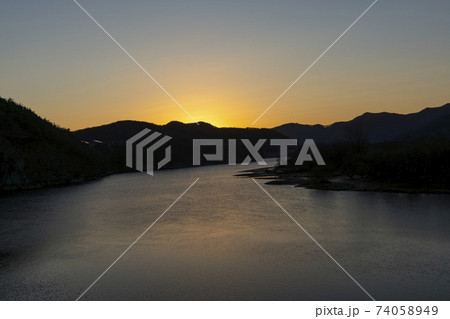 川 河 夕焼け 74058949