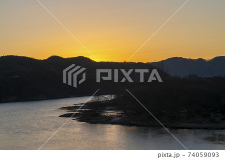 川 河 夕焼け 74059093