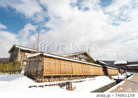湯涌江戸村の雪景色 74061139