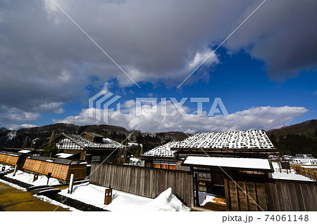 湯涌江戸村の雪景色 74061148
