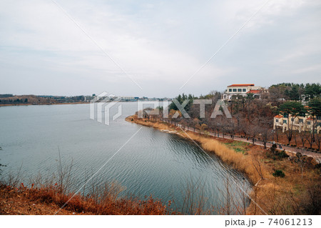Yeongnangho Lake park at winter in Sokcho, Korea 74061213