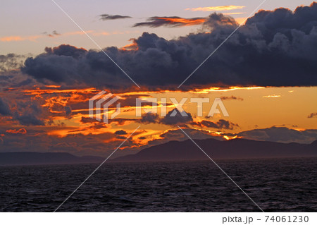 タスマニア沖の夕焼けの海 タスマニア沖の夕焼けの海 74061230