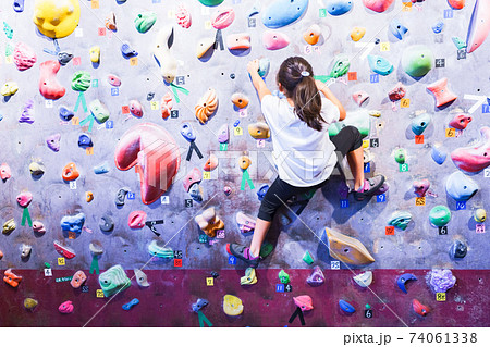 ボルダリング　子供　スポーツ 74061338