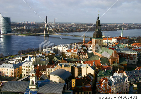 リーガ旧市街から眺めるダウガヴァ川 74063481