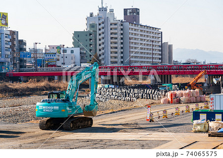 川の護岸工事 74065575