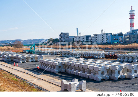 川の護岸工事 川の護岸工事 74065580