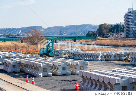 川の護岸工事 川の護岸工事 74065582