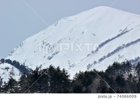 厳冬の浅草岳のアップ・東面　福島県只見町 74066009