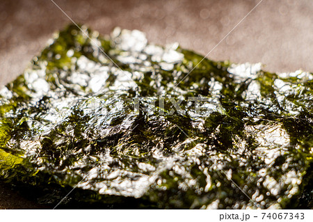 韓国海苔のアップ。 74067343