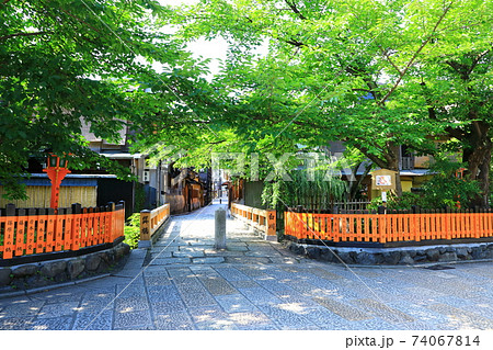祇園白川 巽橋と町家の風景 祇園白川 巽橋と町家の風景 74067814