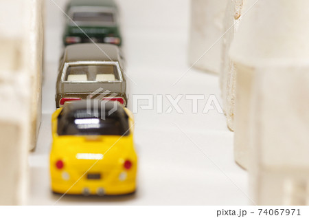 路上駐車(駐車禁止)のイメージ素材 路上駐車(駐車禁止)のイメージ素材 74067971