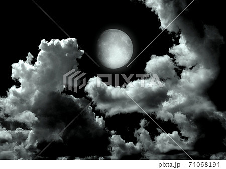 The moon in the night sky 74068194