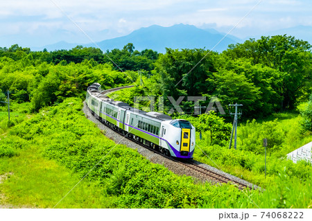 北海道 根室本線（大成－芽室）　特急おおぞらと日高山脈 74068222