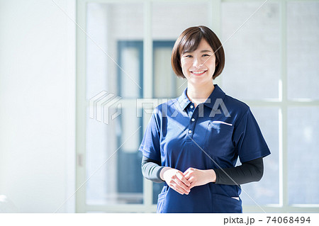 介護イメージ　介護士　介護スタッフ　リモート介護　IT化 74068494