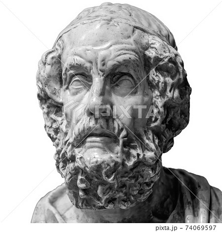 Head and shoulders detail of the ancient sculpture 74069597