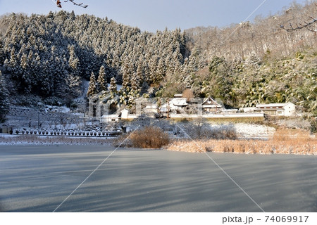 冬の古刹（大雲寺） 74069917
