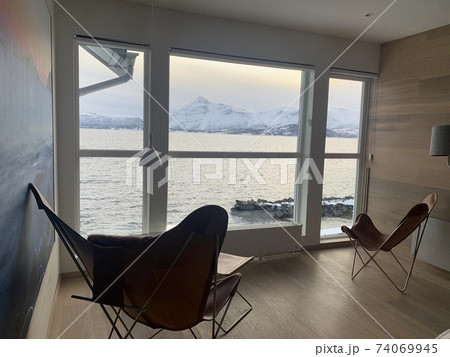 優雅な部屋の作りと時間の過ごし方 74069945