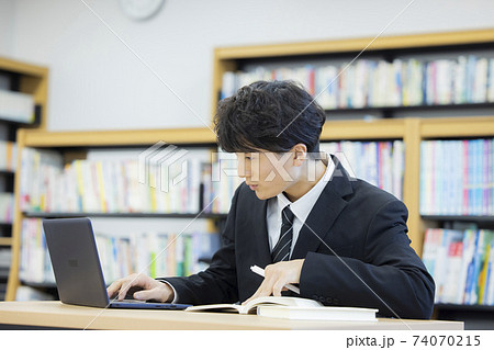 図書館　ビジネスマン 74070215